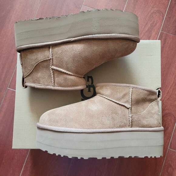 UGG Women's Classic Ultra Mini Platform - Driftwood/White pepper - Picture 1 of 7